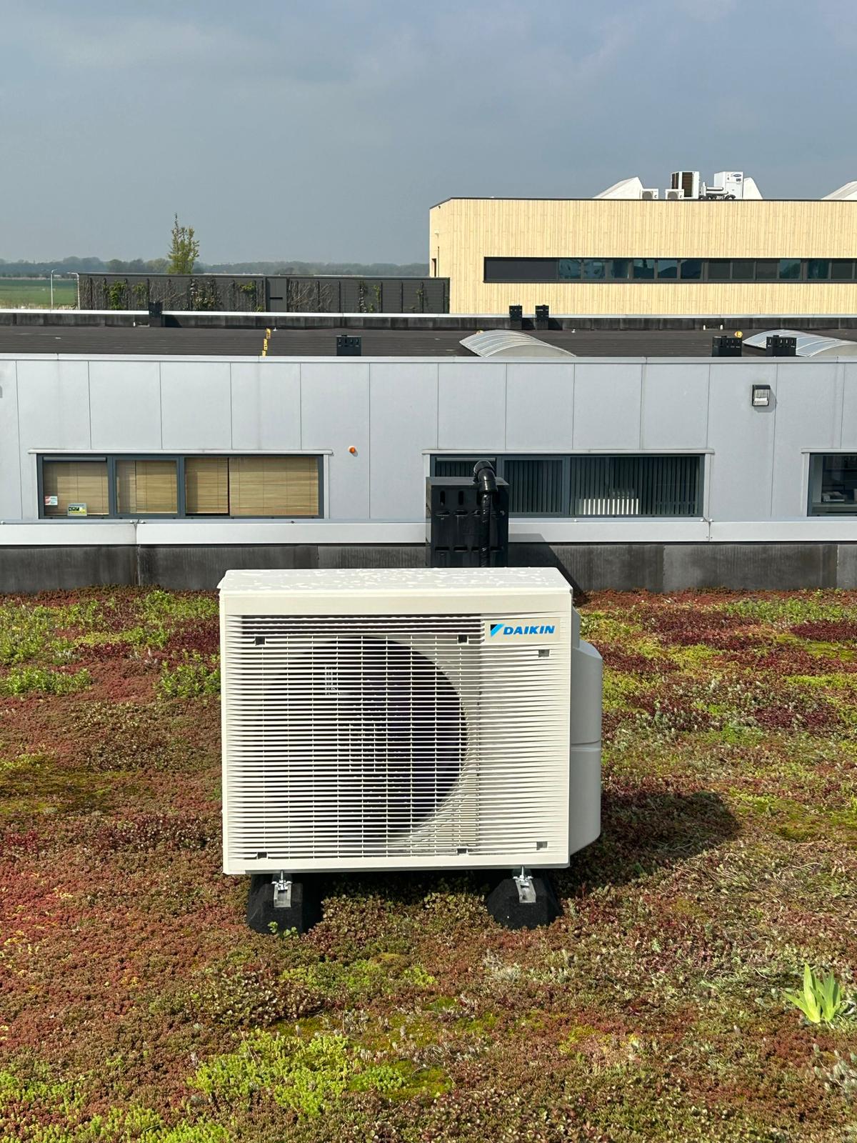 Daikin multisplit buitenunit voor airco installatie bij Sandoors in Berkel en Rodenrijs